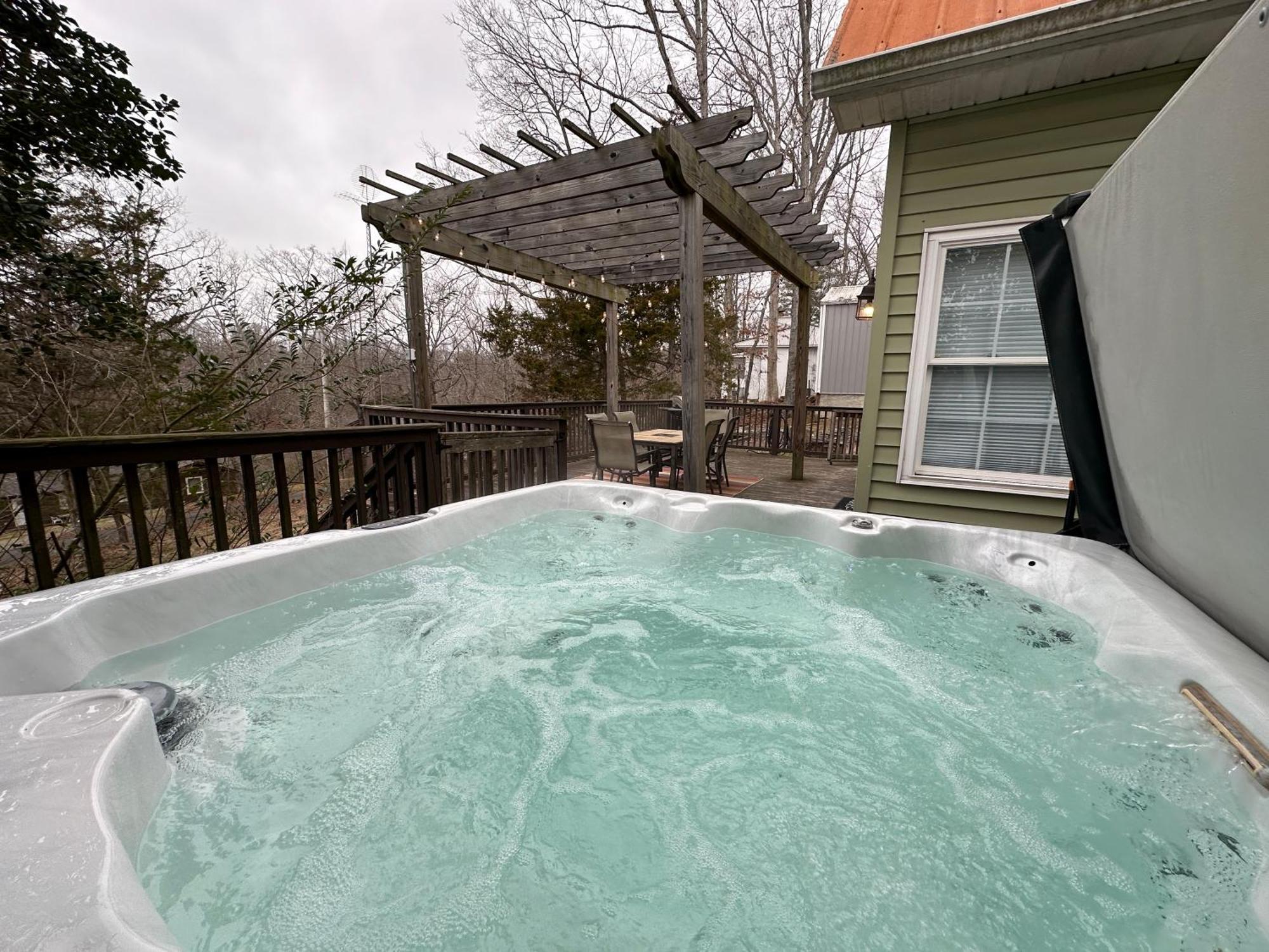 Driftwood Cottage With Hot Tub On Lake Cumberland Russell Springs Zewnętrze zdjęcie